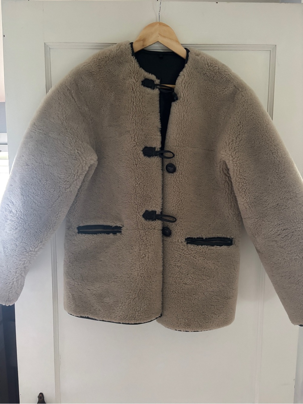 Stunning Mango Shearling button up coat size xs.
